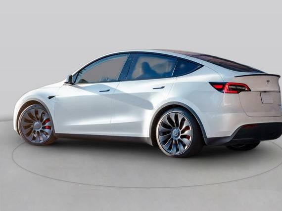 TESLA MODEL Y 2024 7SAYGDEE1RF037733 image